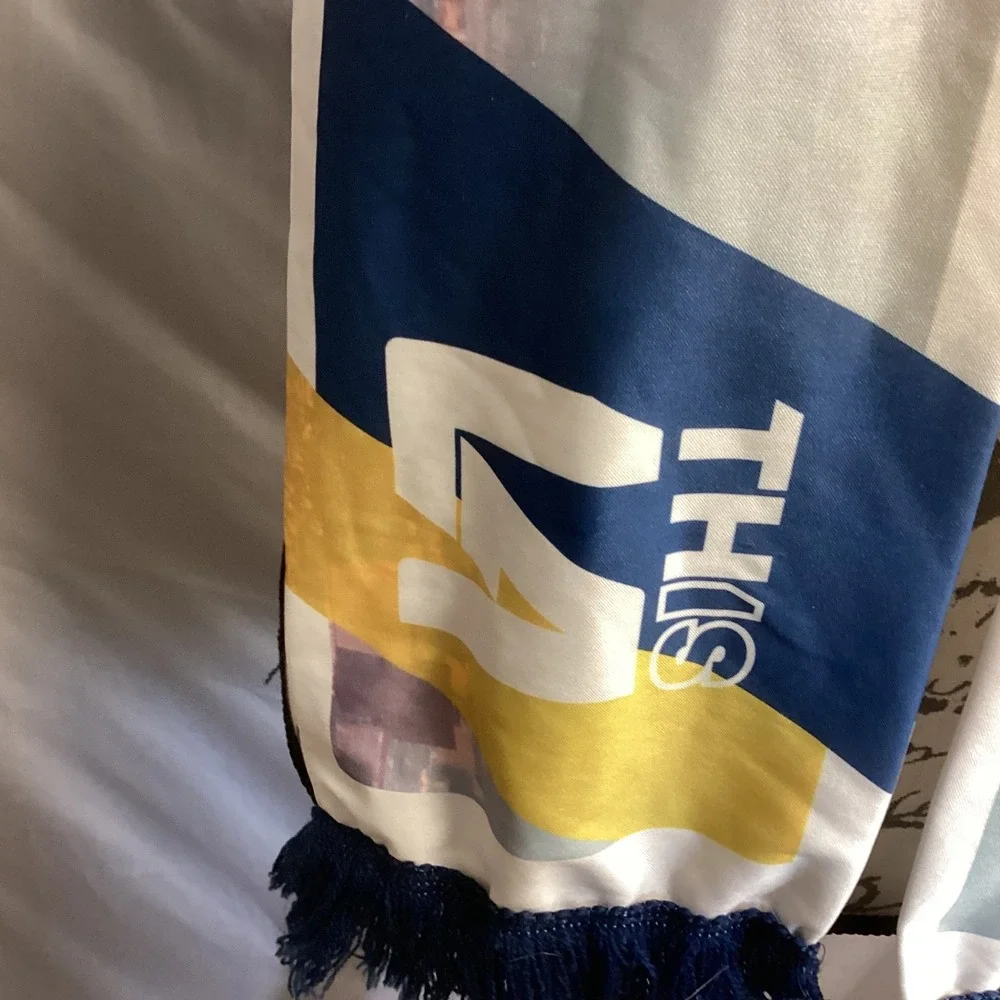 Chick-fil-A Scarf First to Five Blue Fringe Novelty‎ Restaurant Los Angeles LA
